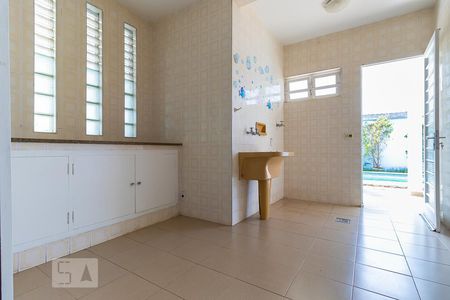 Casa à venda com 237m², 4 quartos e 3 vagas Casa à venda com 237m², 4 quartos e 3 vagasÁrea de serviço