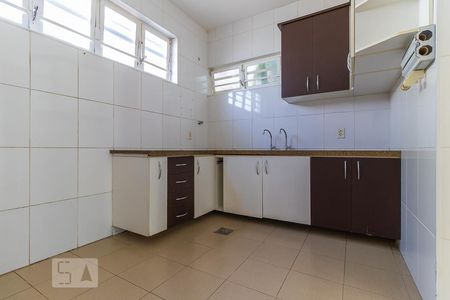 Casa à venda com 237m², 4 quartos e 3 vagas Casa à venda com 237m², 4 quartos e 3 vagasCozinha