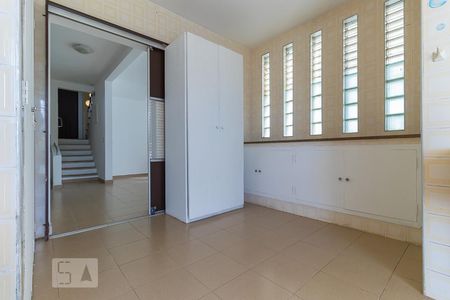 Casa à venda com 237m², 4 quartos e 3 vagas Casa à venda com 237m², 4 quartos e 3 vagasÁrea de serviço - Armários