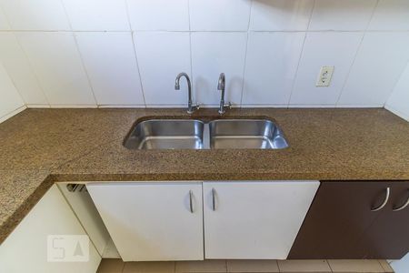 Casa à venda com 237m², 4 quartos e 3 vagas Casa à venda com 237m², 4 quartos e 3 vagasCozinha - Pia