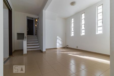 Casa à venda com 237m², 4 quartos e 3 vagas Casa à venda com 237m², 4 quartos e 3 vagasSala de jantar