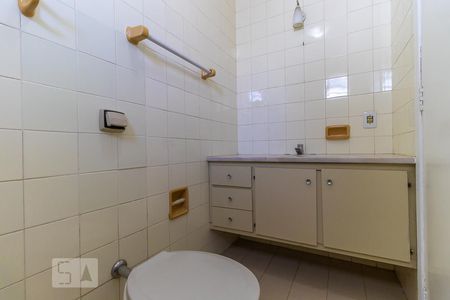 Casa à venda com 237m², 4 quartos e 3 vagas Casa à venda com 237m², 4 quartos e 3 vagasBanheiro de serviço