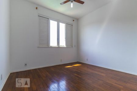 Casa à venda com 237m², 4 quartos e 3 vagas Casa à venda com 237m², 4 quartos e 3 vagasQuarto 2