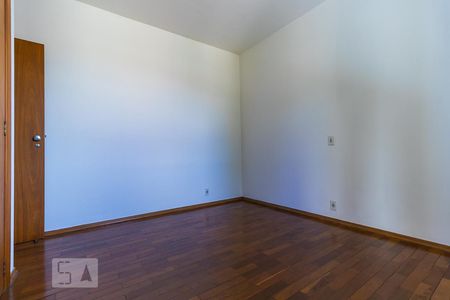 Casa à venda com 237m², 4 quartos e 3 vagas Casa à venda com 237m², 4 quartos e 3 vagasQuarto 1