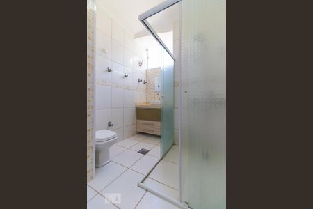 Casa à venda com 237m², 4 quartos e 3 vagas Casa à venda com 237m², 4 quartos e 3 vagasBanheiro da suíte