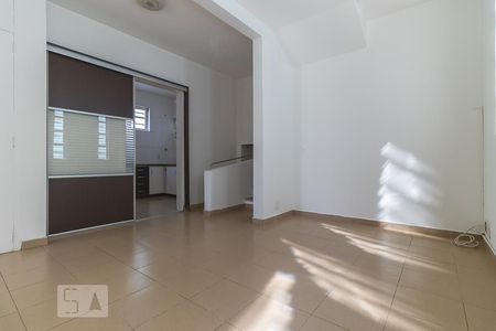 Casa à venda com 237m², 4 quartos e 3 vagas Casa à venda com 237m², 4 quartos e 3 vagasSala de jantar