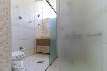 Casa à venda com 237m², 4 quartos e 3 vagas Casa à venda com 237m², 4 quartos e 3 vagasBanheiro da suíte
