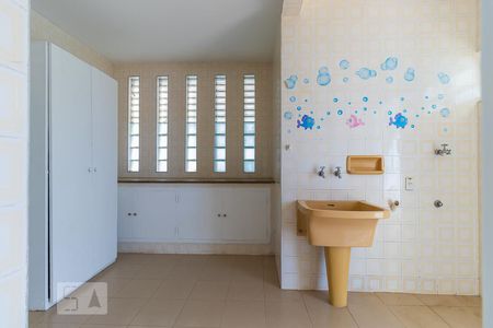 Casa à venda com 237m², 4 quartos e 3 vagas Casa à venda com 237m², 4 quartos e 3 vagasÁrea de serviço