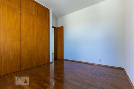Casa à venda com 237m², 4 quartos e 3 vagas Casa à venda com 237m², 4 quartos e 3 vagasQuarto 1