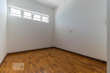Casa à venda com 237m², 4 quartos e 3 vagas Casa à venda com 237m², 4 quartos e 3 vagasQuarto de serviço