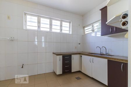Casa à venda com 237m², 4 quartos e 3 vagas Casa à venda com 237m², 4 quartos e 3 vagasCozinha