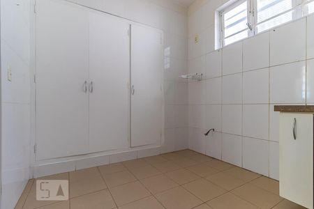 Casa à venda com 237m², 4 quartos e 3 vagas Casa à venda com 237m², 4 quartos e 3 vagasCozinha - Armários