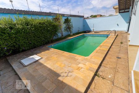Casa à venda com 237m², 4 quartos e 3 vagas Casa à venda com 237m², 4 quartos e 3 vagasPiscina