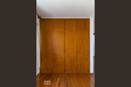 Casa à venda com 237m², 4 quartos e 3 vagas Casa à venda com 237m², 4 quartos e 3 vagasQuarto 1 - Armários