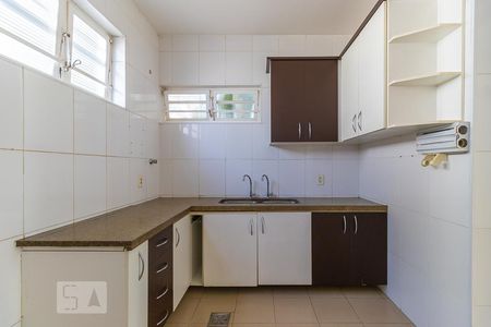 Casa à venda com 237m², 4 quartos e 3 vagas Casa à venda com 237m², 4 quartos e 3 vagasCozinha