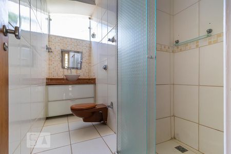 Casa à venda com 237m², 4 quartos e 3 vagas Casa à venda com 237m², 4 quartos e 3 vagasBanheiro social