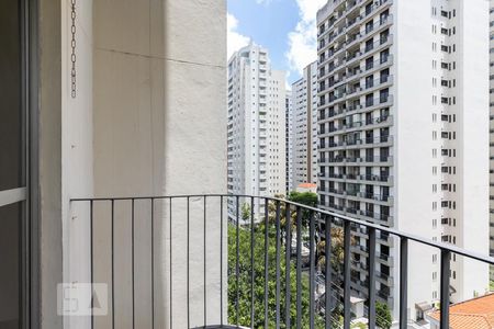Varanda  de apartamento para alugar com 3 quartos, 70m² em Indianópolis, São Paulo