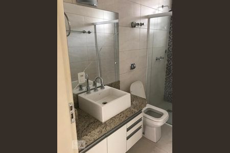 Banheiro de apartamento à venda com 2 quartos, 76m² em Vila Buarque, São Paulo