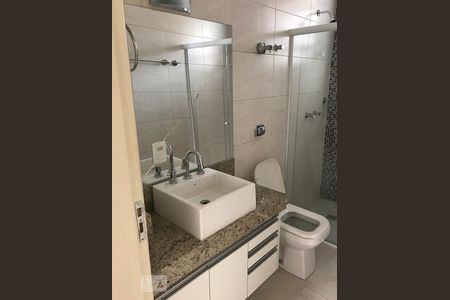 Apartamento à venda com 76m², 2 quartos e sem vagaBanheiro