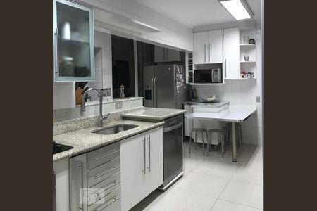 Apartamento à venda com 154m², 3 quartos e sem vagaCozinha