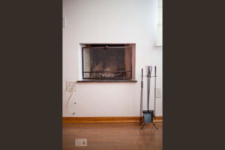 Sala - Lareira de apartamento para alugar com 2 quartos, 63m² em Cidade Baixa, Porto Alegre