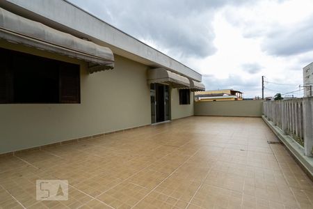 Casa à venda com 230m², 3 quartos e 8 vagasSacada dos Quarto