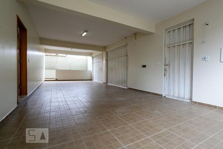 Casa à venda com 230m², 3 quartos e 8 vagasGaragem (Parte Superior)