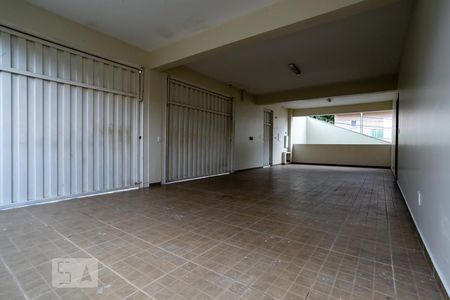 Casa à venda com 230m², 3 quartos e 8 vagasGaragem (Parte Superior)