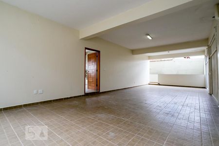 Casa à venda com 230m², 3 quartos e 8 vagasGaragem (Parte Superior)
