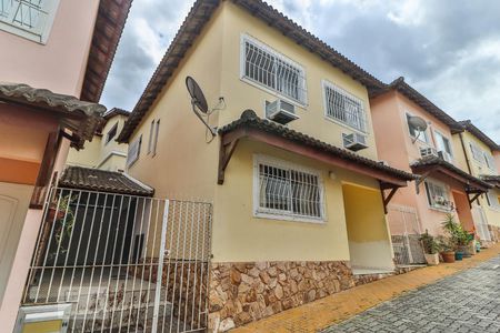 Fachada de casa de condomínio para alugar com 3 quartos, 125m² em Pechincha, Rio de Janeiro