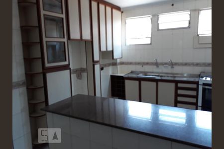 Cozinha de casa à venda com 3 quartos, 211m² em Parque Assunção, Taboão da Serra