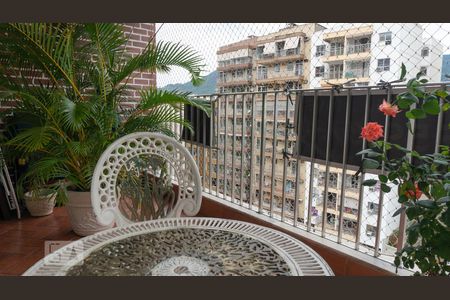 Apartamento à venda com 100m², 2 quartos e 1 vagaVaranda