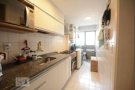 Apartamento para alugar com 72m², 2 quartos e 1 vaga Apartamento para alugar com 72m², 2 quartos e 1 vagaCozinha e Área de Serviço