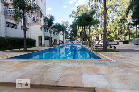 Apartamento à venda com 170m², 4 quartos e 3 vagas Apartamento à venda com 170m², 4 quartos e 3 vagasÁrea comum - Piscina