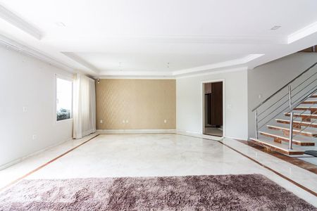 Casa de condomínio à venda com 550m², 4 quartos e 4 vagasSala