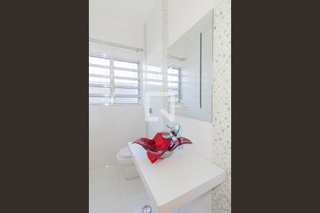 Casa à venda com 230m², 3 quartos e 4 vagas Casa à venda com 230m², 3 quartos e 4 vagasLavabo