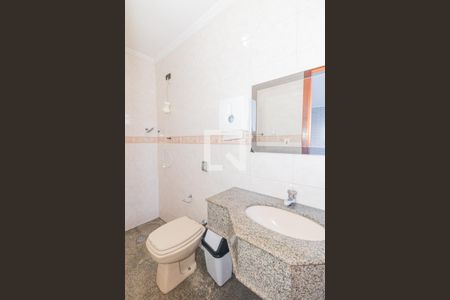 Casa à venda com 230m², 3 quartos e 4 vagas Casa à venda com 230m², 3 quartos e 4 vagasBanheiro da Garagem