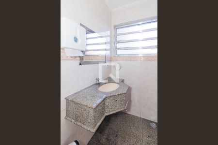 Casa à venda com 230m², 3 quartos e 4 vagas Casa à venda com 230m², 3 quartos e 4 vagasBanheiro da Garagem