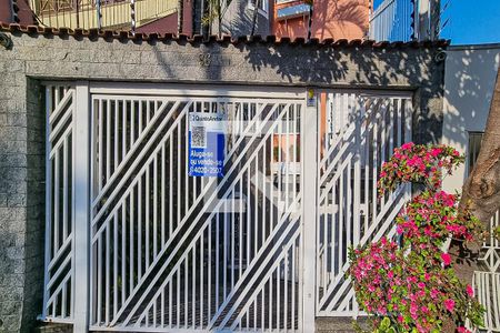 Casa à venda com 230m², 3 quartos e 4 vagas Casa à venda com 230m², 3 quartos e 4 vagasFachada com Plaquinha