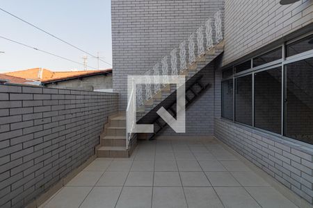 Casa à venda com 230m², 3 quartos e 4 vagas Casa à venda com 230m², 3 quartos e 4 vagasQuintal