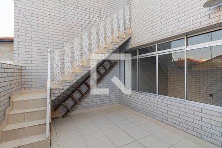Casa à venda com 230m², 3 quartos e 4 vagas Casa à venda com 230m², 3 quartos e 4 vagasQuintal