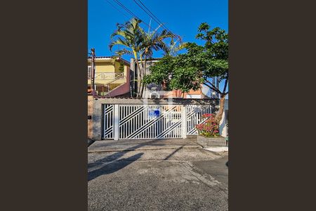 Casa à venda com 230m², 3 quartos e 4 vagas Casa à venda com 230m², 3 quartos e 4 vagasFachada com Plaquinha