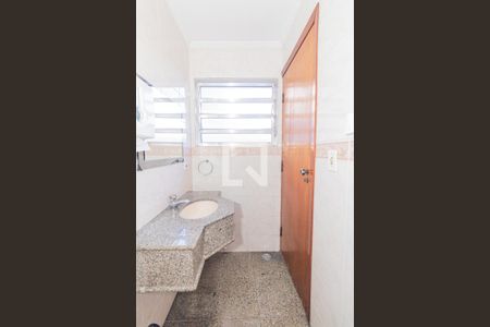 Casa à venda com 230m², 3 quartos e 4 vagas Casa à venda com 230m², 3 quartos e 4 vagasBanheiro da Garagem