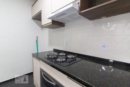 Cozinha de apartamento para alugar com 2 quartos, 40m² em Pinheirinho, Curitiba