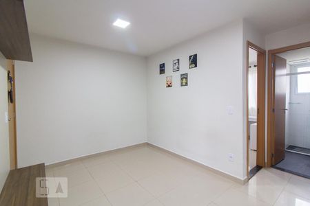 Sala de apartamento para alugar com 2 quartos, 40m² em Pinheirinho, Curitiba