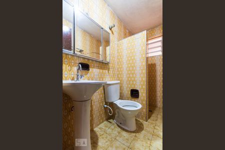 Banheiro Social de casa para alugar com 1 quarto, 55m² em Vila Fachini, São Paulo