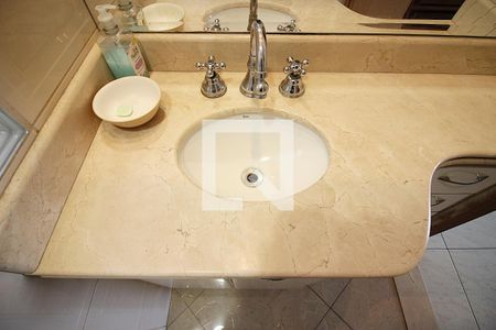 Casa para alugar com 330m², 8 quartos e 5 vagasBanheiro da Suíte