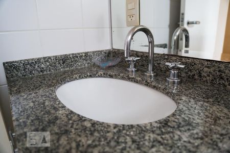 Apartamento à venda com 74m², 3 quartos e 1 vaga Apartamento à venda com 74m², 3 quartos e 1 vagaBanheiro da Suíte