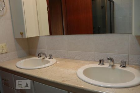 Apartamento para alugar com 130m², 3 quartos e 3 vagasBanheiro 1