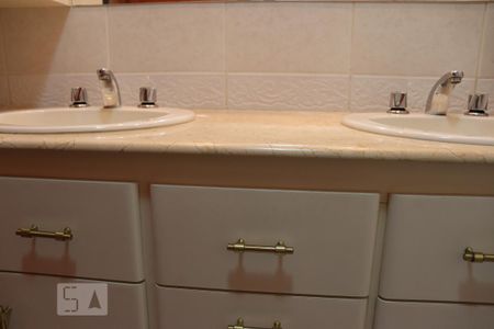 Apartamento para alugar com 130m², 3 quartos e 3 vagasBanheiro 1